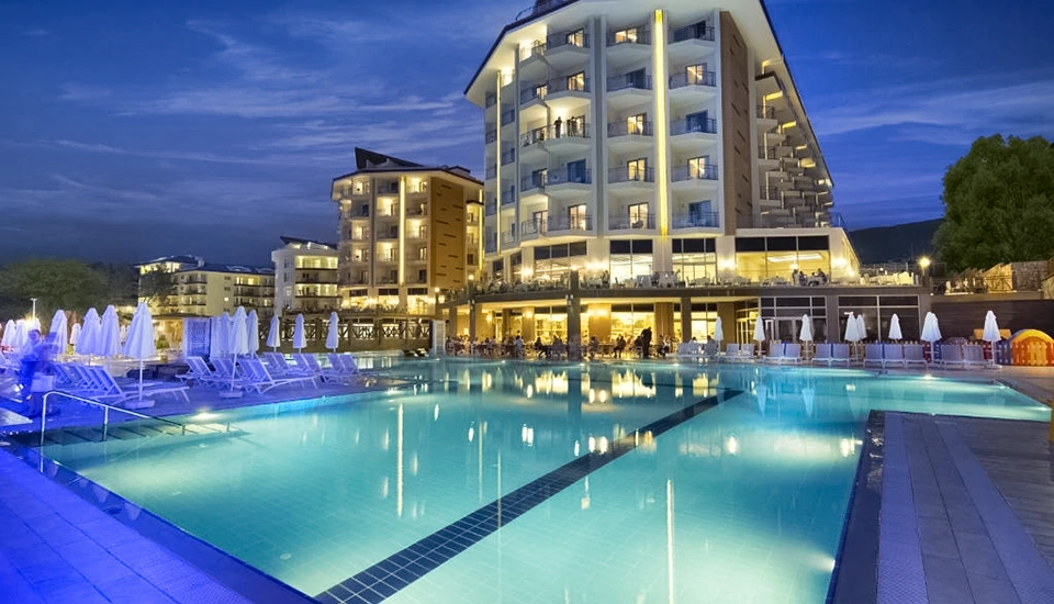 هتل رامادا ریزورت اند گلف کوش آداسی